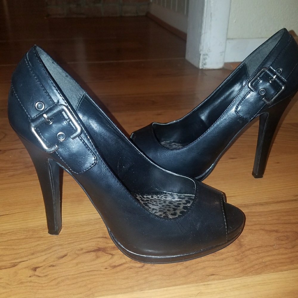 Delicioso black leather heels